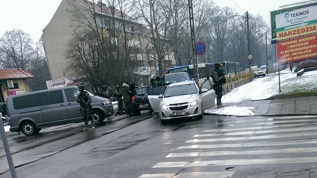 Funkcjonariusze Centralnego Biura Śledczego Policji prowadzili działania na skrzyżowaniu Emilii Gierczak z Dziennikarską.