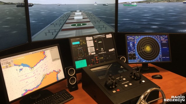 Nowoczesny symulator do nawigacji ma Akademia Morska w Szczecinie. Sprzęt kosztował 1,5 mln zł. Zastąpił najstarsze tego typu urządzenie na szczecińskiej uczelni, które miało 30 lat.
