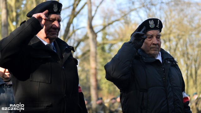 Szczecin uczcił 75. rocznicę powołania Armii Krajowej. Oficjalne uroczystości odbyły się przy Pomniku Polskiego Państwa Podziemnego i Armii Krajowej na Cmentarzu Centralnym. Wzięli w nich udział m.in. żołnierze AK, wojskowi z 12. Szczecińskiej Dywizji Zmechanizowanej, przedstawiciele lokalnych władz oraz harcerze.