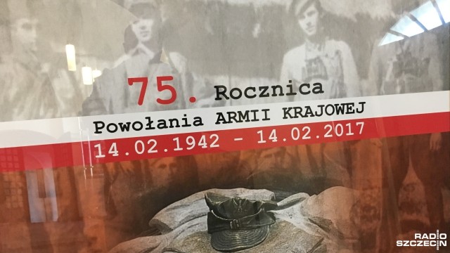 Jeszcze pod koniec lat siedemdziesiątych prawie wszyscy żołnierze wileńskiego okręgu Armii Krajowej byli inwigilowani przez komunistyczną Służbę Bezpieczeństwa - mówił we wtorek profesor Piotr Niwiński z gdańskiego Instytutu Pamięci Narodowej.