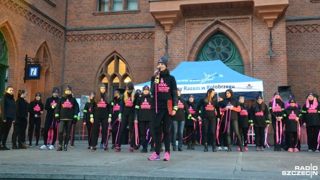Blisko 50 kobiet i dziewcząt wzięło we wtorek udział w organizowanej w Kołobrzegu akcji One Billion Rising - Nazywam się Miliard. To forma protestu za pomocą tańca.