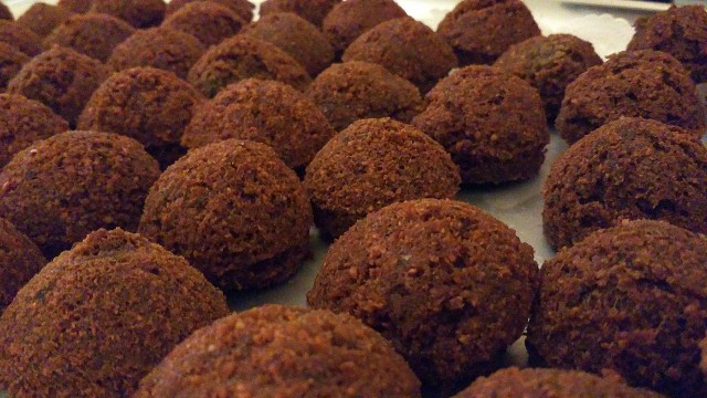Produkty pochodzenia zwierzęcego w bezmięsnym daniu - są w ofercie jednego z sieciowych fast foodów w Szczecinie. Mowa o falafelu, który można kupić w popularnym miejscu - żalą się klienci.