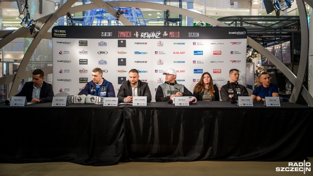Krzysztof Zimnoch i Mike Mollo stanęli twarzą w twarz na konferencji poprzedzającej sobotnią galę boksu zawodowego w Szczecinie. Starcie pięściarzy wagi ciężkiej będzie walką wieczoru w hali Azoty Arena.