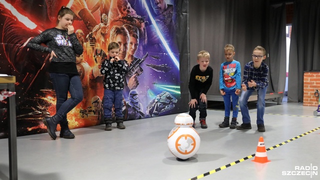 Bitwa na świetlne miecze z Darthem Vaderem, Akademia Jedi czy sterowanie makietą robota artu-di-tu. W Starej Rzeźni trwa Interaktywna Wystawa Fanowska Gwiezdnych Wojen.