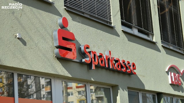To 28-letni imigrant z Iraku próbował obrabować bank w Schwedt. W poniedziałek po południu mężczyzna wszedł do placówki z nożem w ręku, wziął sześciu zakładników i zażądał okupu.