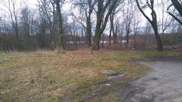 Szczeciński Gocław będzie miał nowe zielone miejsce. Przy ulicy Światowida powstanie Park Liga. Pojawią się alejki z ławkami, plac zabaw dla dzieci, a dla starszych: siłownia pod chmurką. Będzie też nowe oświetlenie i dużo zieleni.
