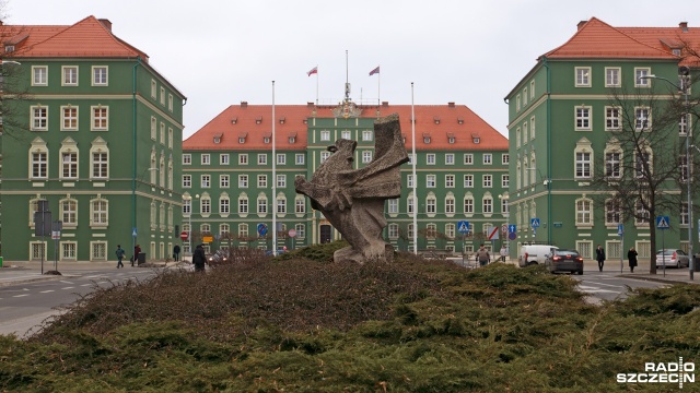 Przedstawiciele związków zawodowych i władze Szczecina usiądą w czwartek do kolejnych rozmów w sprawie podwyżek.