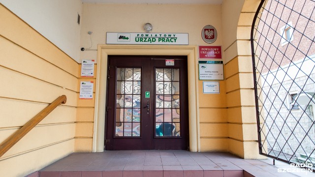 Z pracą w Łobzie jest źle - twierdzą mieszkańcy, urzędnicy jednak dodają, że i tak jest lepiej niż jeszcze kilkanaście lat temu.