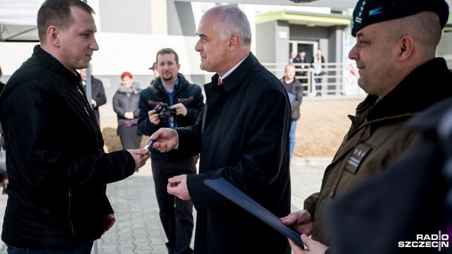 Nowy blok, na budowanym w Szczecinie wojskowym osiedlu, oddała do użytku Agencja Mienia Wojskowego. Klucze do mieszkań odebrało 30 rodzin żołnierzy służących w zachodniopomorskich jednostkach.