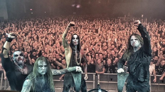 Przeciwko występowi polskiej grupy Behemoth protestują proboszczowie. W liście otwartym do burmistrza, zespół nazywają satanistycznym, a zapowiadany koncert - kontrowersyjnym. Burmistrz odpowiada, że nikogo do słuchania repertuaru Behemotha nie zmusza i zapowiada, że impreza i tak się odbędzie.