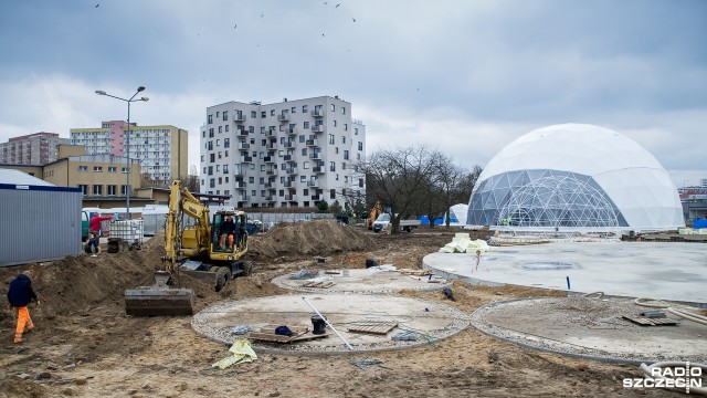 Gigantyczne, białe kopuły stanęły na szczecińskim Niebuszewie, obok Targowiska Manhattan. Powstaje tam Kids Arena, czyli największe w Polsce centrum rozrywki dla dzieci.