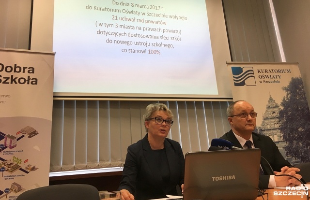 Bank pracy dla nauczycieli - zachodniopomorska kurator informuje, że na stronie internetowej instytucji, zgodnie z zaleceniem ministerstwa, będzie można znaleźć oferty z angażem dla pracowników oświaty.
