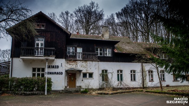 Od początku przyszłego roku swoją działalność wznowi zajazd Szmaragd. Wcześniej jednak budynek przejdzie generalny remont. Miasto zapowiada kolejny, tym razem jak zapewnia, ostateczny - termin renowacji dawnego zajazdu w Puszczy Bukowej.