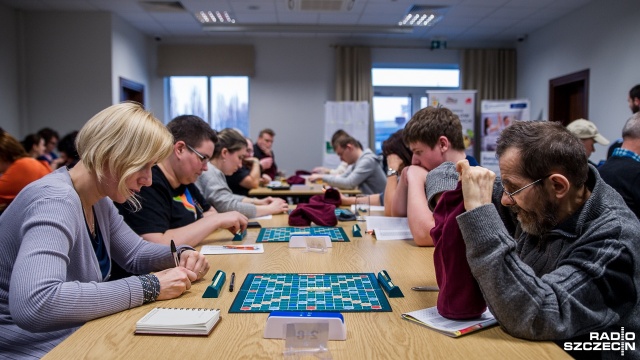 Układają wyrazy, zbierają punkty i walczą o miano mistrza - rozpoczęły się XVI Mistrzostwa Szczecina w Scrabble.