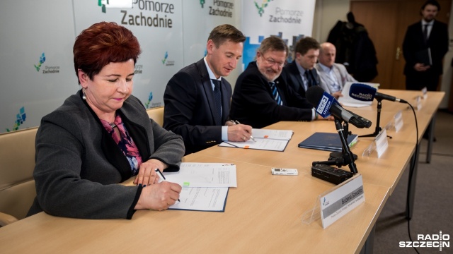 Mowa tu zarówno o budowie dużej Mariny Dąbie na prawie 200 miejsc postojowych i mniejszej w Świnoujściu Łunowie - a także o rozbudowie mariny w Dziwnowie.