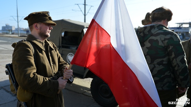 VII Rajd Zaślubin z Morzem wystartował - z Wałów Chrobrego w Szczecinie - do Kołobrzegu. Konwój zabytkowych pojazdów tworzyły m.in. Dodge, Jeep Willys oraz motocykl IŻ.