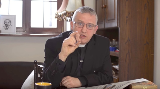 Założyciel Bractwa Małych Stópek ksiądz Tomasz Kancelarczyk odpowiada na zarzuty psycholog Agaty Gizy-Zwierzchowskiej, w sprawie modelu dziecka nienarodzonego przedstawiającego 10-tygodniowego Jasia.
