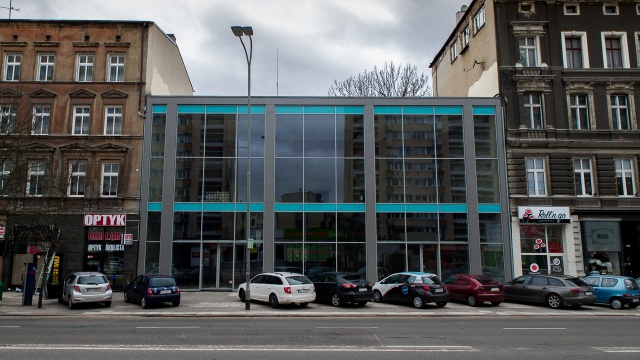 Biurowiec w miejscu dawnej Lucynki i Paulinki wystawiony na sprzedaż.