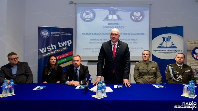 Wyższa Szkoła Humanistyczna Towarzystwa Wiedzy Powszechnej w Szczecinie podpisała porozumienie ułatwiające naukę żołnierzom rannym i poszkodowanym w misjach poza granicami kraju.