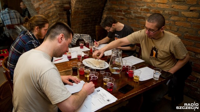 Ponad stu piwowarów z całej Polski bierze udział w VI Szczecińskim Konkursie Piw Domowych. W Browarze Stara Komenda trunki ocenia 20 jurorów. Ogłoszenie wyników odbędzie się w niedzielę.