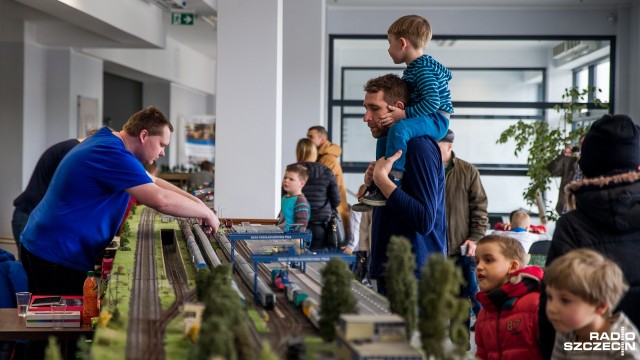 Miniaturowe pociągi z całego świata, makiety tras kolejowych oraz malowanie lokomotyw - m.in. takie atrakcje czekały na uczestników warsztatów modelarskich w Szczecinie.