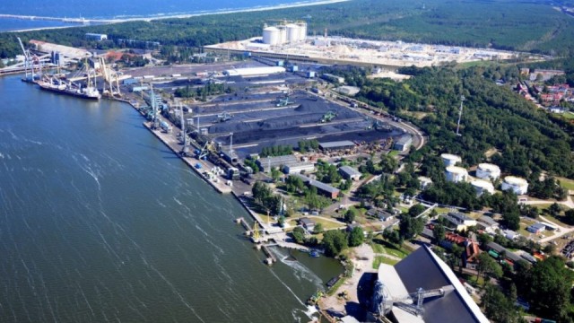 Szczecińska spółka coraz bliżej przejęcia udziałów w czarnogórskim porcie i w tamtejszej firmie przewozów kolejowych - informuje portal rynekinfrastruktury.pl. Zakończone negocjacje OT Logistics ze Skarbem Państwa w Czarnogórze otwierają drogę do zawarcia umów.