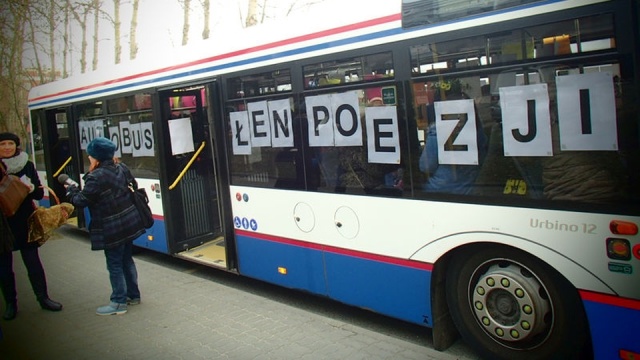 Autobus pełen poezji przejedzie we wtorek przez Kołobrzeg. Biletem za przejazd specjalną linią będzie wiersz otrzymany przy wejściu do pojazdu.