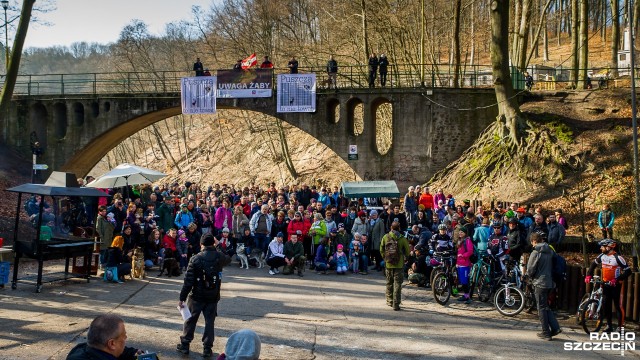 Kilkaset osób przeszło w marszu po Puszczy Bukowej. Był to symboliczny protest przeciwko - ich zdaniem - źle prowadzonej gospodarce leśnej w tym miejscu.