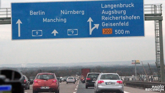 Niemiecka izba wyższa parlamentu Bundesrat zdecydowaną większością głosów poparła ustawę, na mocy której kierowcy samochodów osobowych będą musieli płacić za korzystanie z darmowych dotąd autostrad.