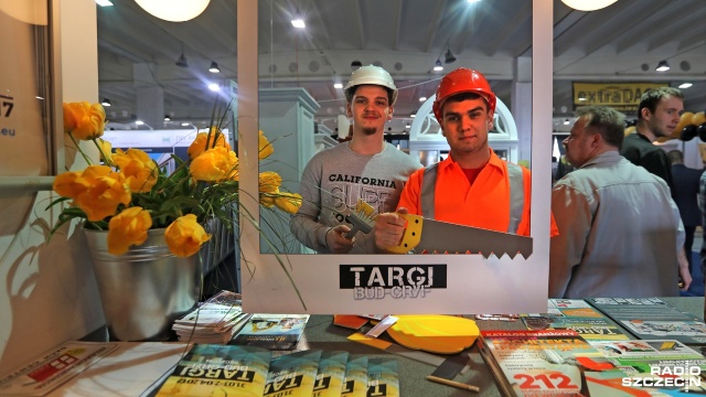 Tysiące osób odwiedzają targi budowlane Bud-Gryf w Szczecinie. W halach targowych MTS swoje oferty prezentuje 130 wystawców.
