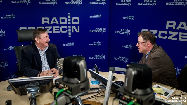 Rolnicy będą w sądzie, ale nie będzie to protest - mówił w Radiu Szczecin Edward Kosmal, szef rolniczej Solidarności komentując zbliżający się termin rozpoczęcia procesu kilkunastu osób oskarżonych przez prokuraturę o ustawianie przetargów na zakup ziemi od Agencji Nieruchomości Rolnych.