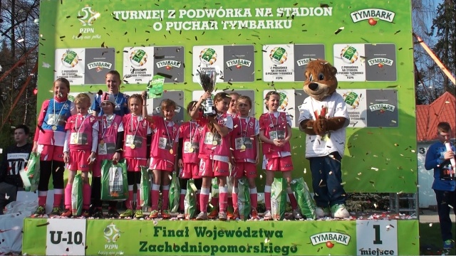 Piłkarki Uczniowskiego Klubu Sportowego Olimpia Szczecin wygrały wojewódzkie eliminacje siedemnastej edycji ogólnopolskiego turnieju Z Podwórka na Stadion.
