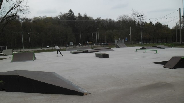 Miłośnicy rolek, wrotek oraz deskorolek mogą już korzystać ze skateparku na szczecińskiej Arkonce. Obiekt jest otwarty codziennie od godziny 10 do 18.
