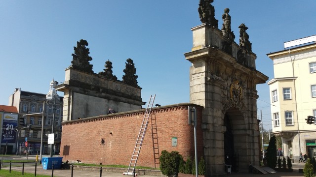 Rozpoczął się remont dachu Bramy Królewskiej w Szczecinie. Inwestycja będzie kosztować 74 tysiące złotych.