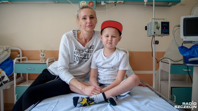 Na kosztowną chemioterapię zbiera rodzina 7-letniego Emila z Goleniowa. U chłopca niedawno wykryto złośliwy nowotwór mózgu - rdzeniaka zarodkowego z przerzutami do kręgosłupa.