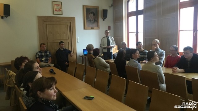 Tradycyjne obrzędy wielkanocne mają swoje korzenie w pogańskich wierzeniach. Jajo, według starożytnych Persów, było symbolem pomyślności, a jego moc wzrastała po pomalowaniu. Pisanki przeganiały złe moce, a oblewanie wodą zapobiegało chorobom i zapewniało powodzenie u płci przeciwnej. O tym, że tradycja chrześcijańska przejęła część pradawnych wierzeń mówił w środę w Szczecinie prof. filozofii, ks. Wiesław Dyk.