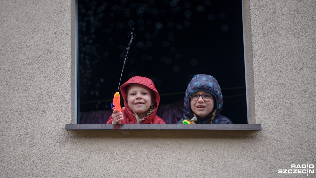 Lany poniedziałek bez incydentów na ulicach. Szczecińska policja nie odnotowała żadnych przypadków oblewania przechodniów wodą.