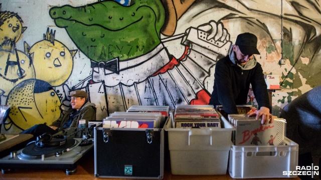 Muzyczne rarytasy do kupienia w klubie Kolumba 4 w Szczecinie. Trwa tam Record Store Day 2017, czyli giełda płyt winylowych.