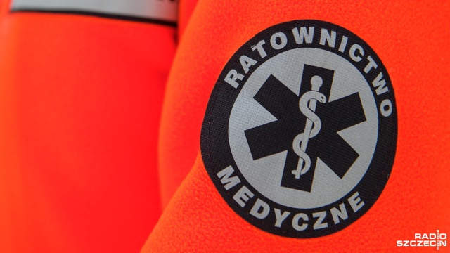 Ciężarówka i dwa samochody osobowe zderzyły się na drodze nr 10 w okolicy Łowicza Wałeckiego na odcinku Kalisz Pomorski - Mirosławiec. Cztery osoby są ranne.