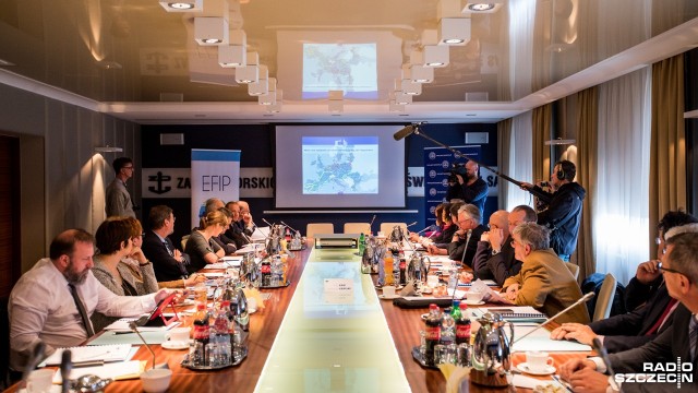 W ciągu roku poznamy założenia do projektu ustawy o portach śródlądowych - zapowiedział w Szczecinie wiceminister Gospodarki Morskiej i Żeglugi Śródlądowej, Jerzy Materna.