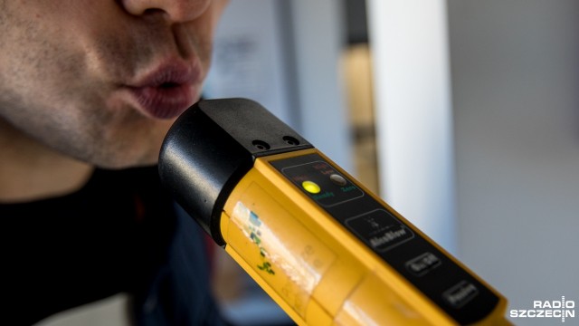 Policja ostrzega, że podczas majówki szczególnie zwraca uwagę na trzeźwość kierowców. Przez cały długi weekend trwa policyjna akcja Bezpieczna majówka.