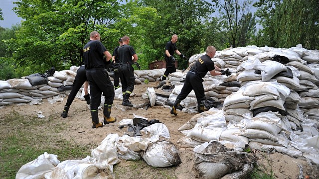 Dodatkowe środki na bezpieczeństwo przeciwpowodziowe ma zapewnić nowe prawo wodne. Projekt ustawy przewiduje między innymi budowę nowych wałów przeciwpowodziowych i zbiorników retencyjnych. Na inwestycje do 2022 roku przewidziano w rządowej propozycji 12 miliardów złotych.