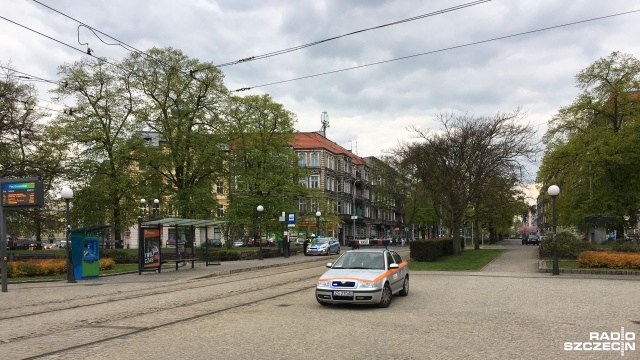 Przez około pół godziny zablokowany był w poniedziałek po południu ruch tramwajowy w centrum Szczecina: składy stanęły na odcinku pomiędzy placami Szarych Szeregów i Grunwaldzkim.