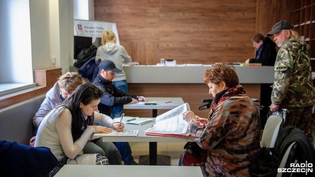 Wtorek to ostatni dzień na złożenie PIT-a i rozliczenie podatku za zeszły rok. Pracownicy dyżurują w urzędach, jednak nie przez cały dzień, więc trzeba się spieszyć.