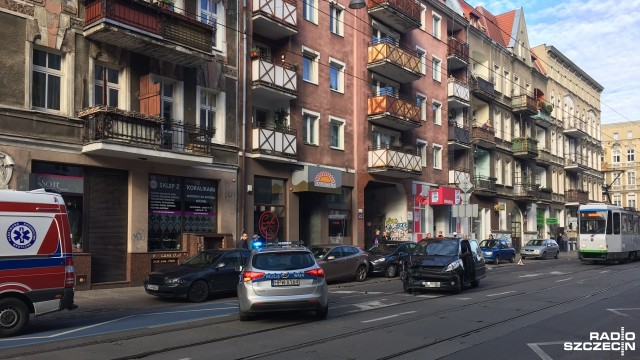 Cztery samochody osobowe zderzyły się na krajowej 6 w okolicy miejscowości Stare Bielice. 4 osoby z niewielkimi obrażeniami trafiły do szpitala. Ruch odbywa się już normalnie.