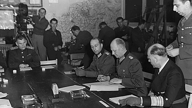Mija 72. rocznica zakończenia II wojny światowej w Europie. 8 maja 1945 roku w Berlinie Niemcy podpisały akt kapitulacji. Dzień wcześniej przedstawiciele Niemiec skapitulowali na froncie zachodnim.
