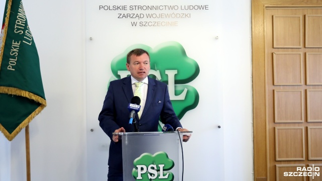 Chciał uderzyć w rząd PiS, a skrytykował poprzedni gabinet i swoich partyjnych kolegów.