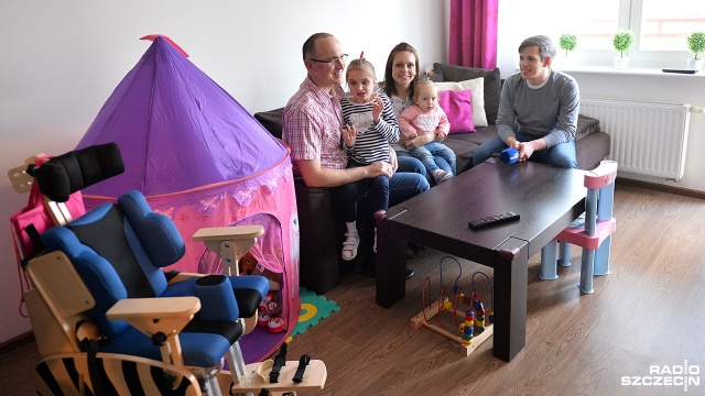 Rodzice 7,5-letniej Julki Zboralskiej ze Szczecina apelują o pomoc. Ich córka cierpi na zespół Retta. To uwarunkowane genetycznie zaburzenie rozwoju, które dotyczy prawie wyłącznie dziewczynek.