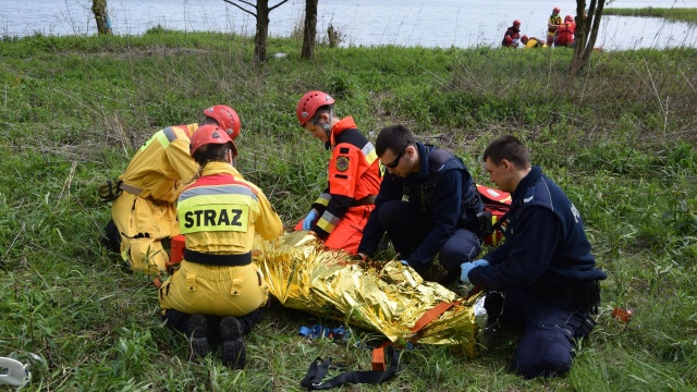 Rozbita awionetka i wybuch butli z gazem w Szczecinie: do akcji włączają się natychmiast policjanci z Referatu Wodnego, szczecińskiego WOPR-u i Ochotniczej Straży Pożarnej. Nikomu nic się nie stało, były to ćwiczenia przed finałem regat The Tall Ships Races 2017.