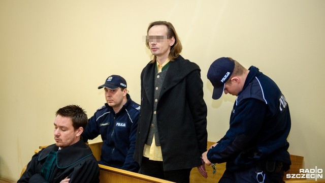 W szczecińskim sądzie okręgowym ruszył proces perwersyjnego fotografa. Marcin N. miał dodawać spermę do pączków, soków czy kawy, a później częstować nimi młode dziewczyny.